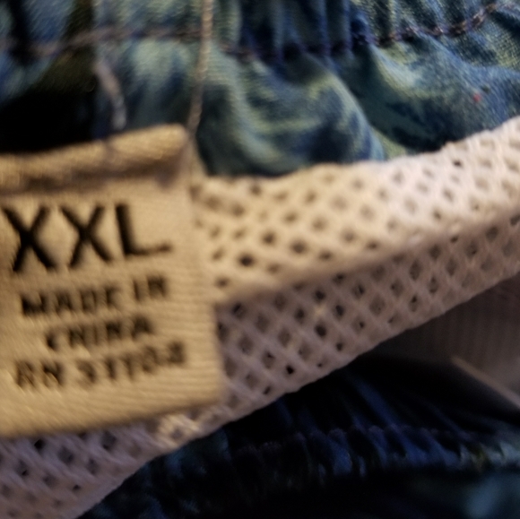 Tropical  Print men's shorts - Picture 3 of 5